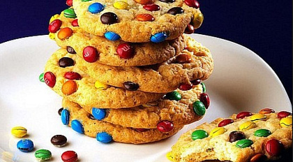 Мама и дети. Печенье с M&M's и наггетсы