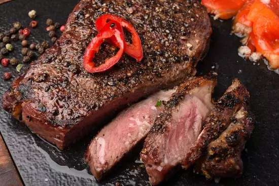 Жарим стейки 