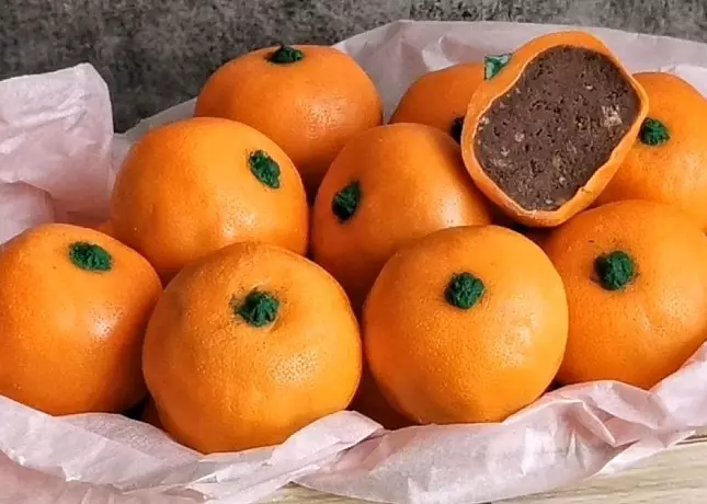 Мама и дети. Пирожное "Мандарин" и сосиски в тесте