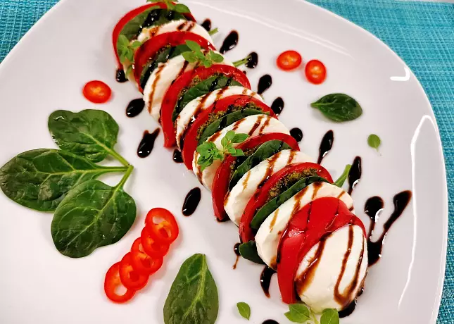 Италия. За одним столом с друзьями.