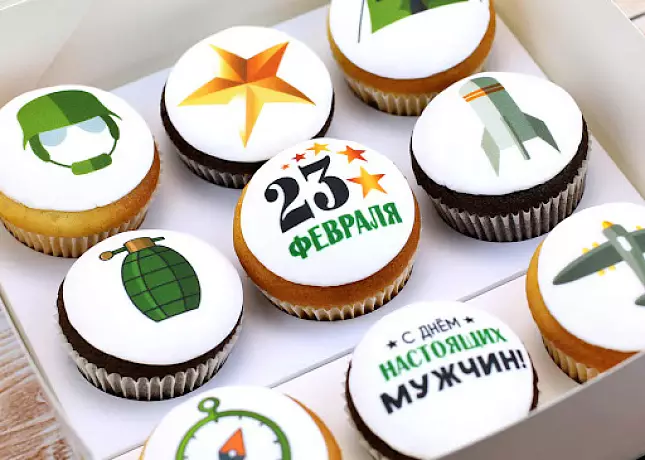 Мама и дети. Капкейки для защитника