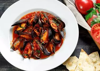 Морепродукты и вино 