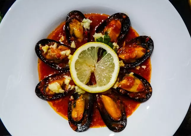 Мидии и игристое