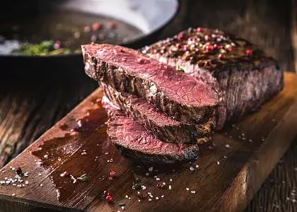 Жарим стейки 